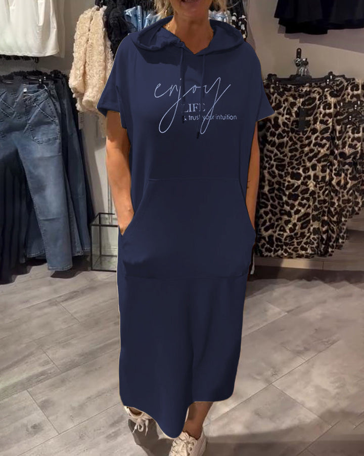 Klara - Lässiges Kleid mit Kapuze und femininer Passform