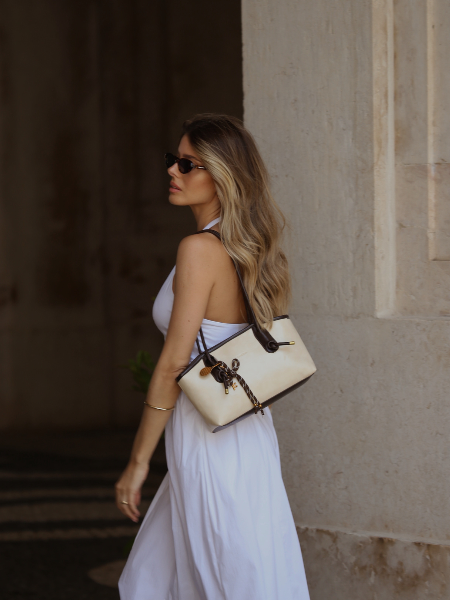 ISABELLA - Moderne Lederhandtasche mit goldenen Details