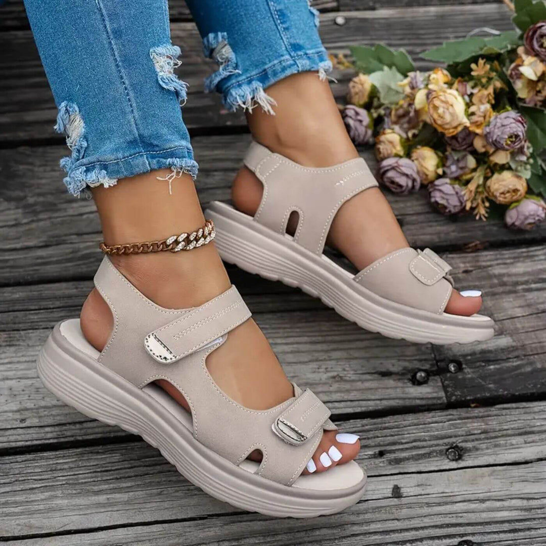 Rita - Bequeme Sandalen mit Keilabsatz und Riemchen