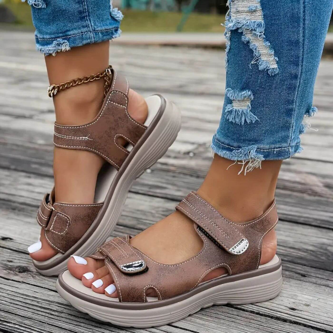 Rita - Bequeme Sandalen mit Keilabsatz und Riemchen