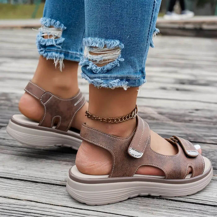 Rita - Bequeme Sandalen mit Keilabsatz und Riemchen
