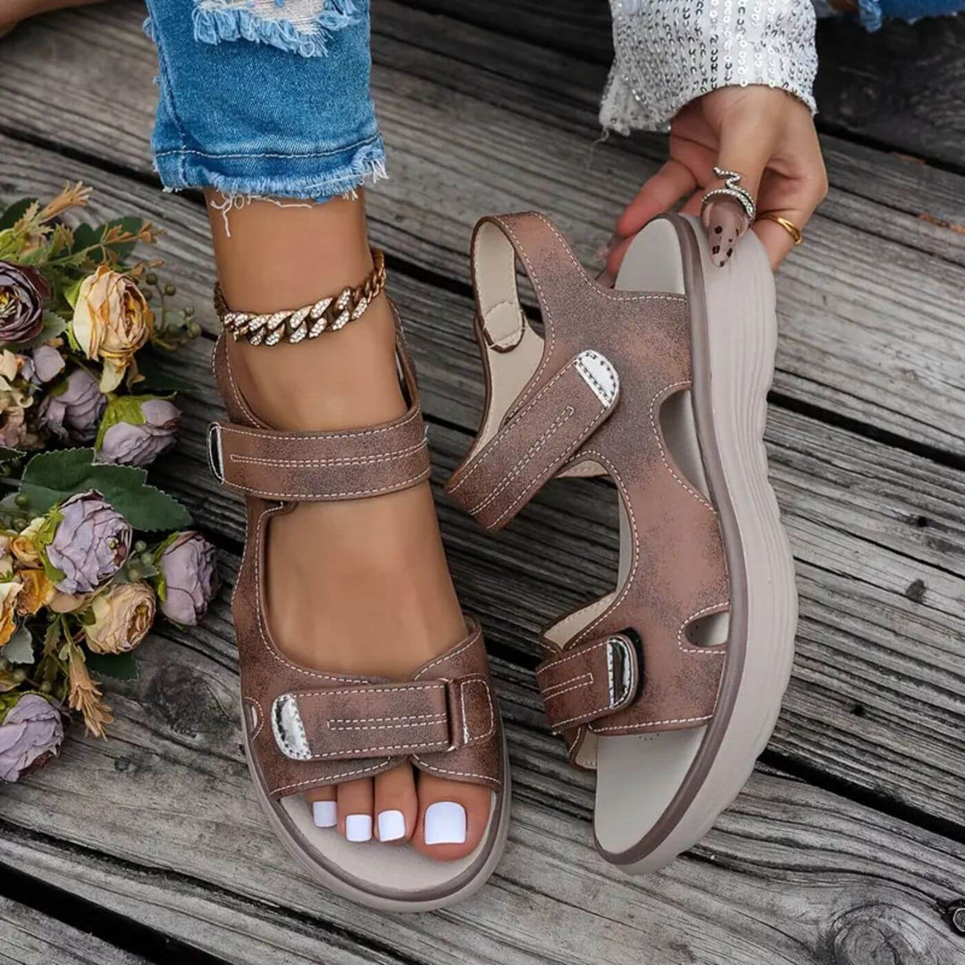 Rita - Bequeme Sandalen mit Keilabsatz und Riemchen