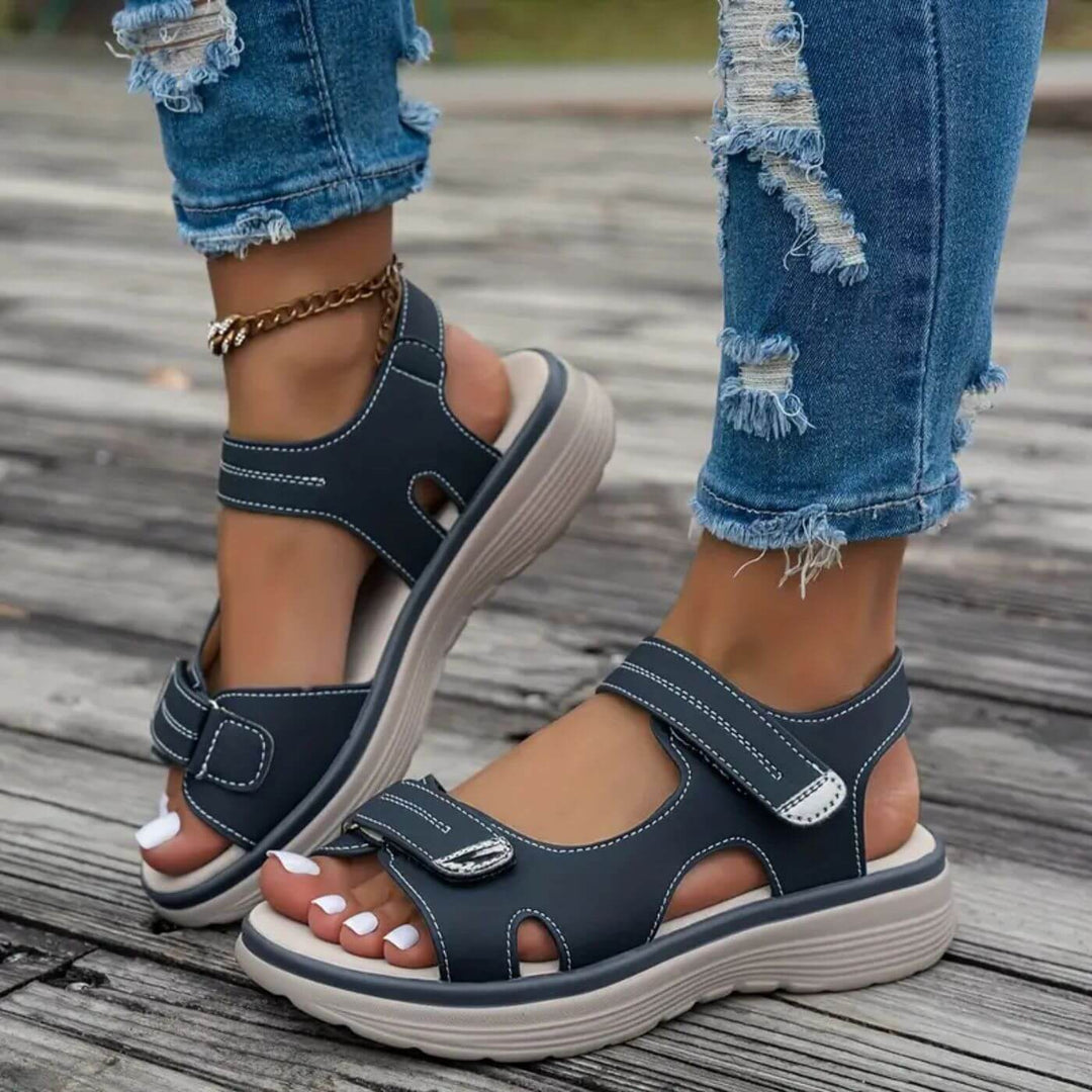 Rita - Bequeme Sandalen mit Keilabsatz und Riemchen