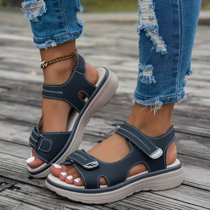 Rita - Bequeme Sandalen mit Keilabsatz und Riemchen