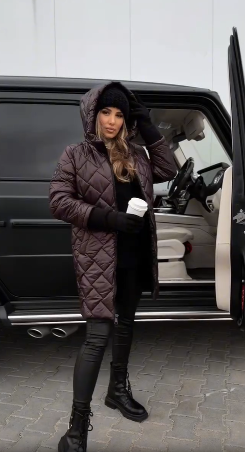 Joelle - Elegante gesteppte Daunenjacke mit Kapuze