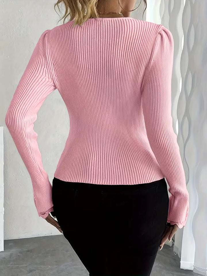 Livia - Rippstrickpullover mit V-Ausschnitt und Spitzenärmeln